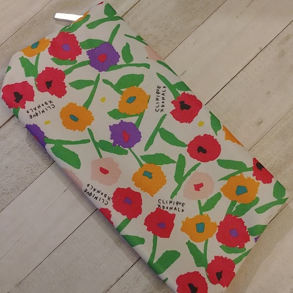 NEW Clinique Floral Cosmetic Bag - Picture 6 of 6